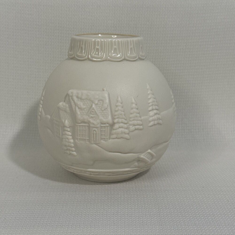 Lenox Winter Wonderland Votive Candle Ornamental Glow Design Cream Gold Trim